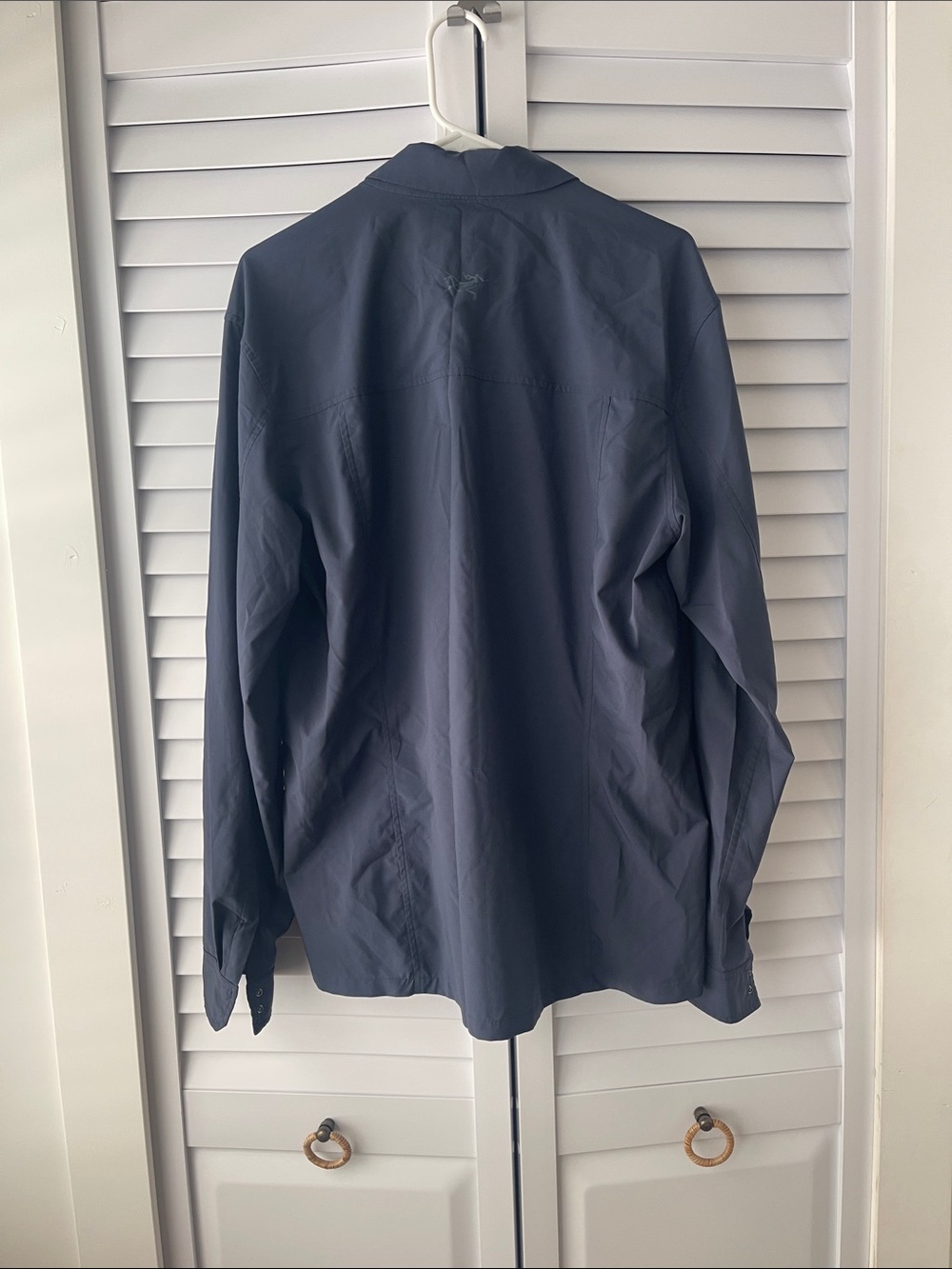 Arc'teryx Men's Dark Blue Button-Up Shirt - Picture 3 of 3